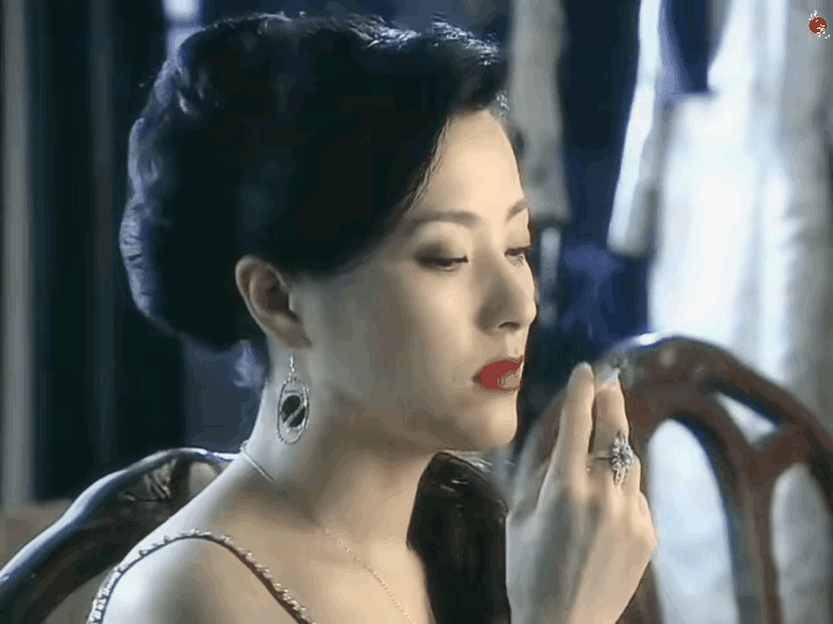 影视抽烟伤感视频下载(唯美抽烟的伤感动漫视频)